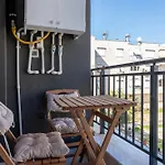 Cozy 2Br Swan Apartment In City Center